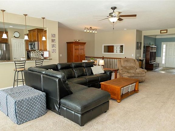 5th image of 733 Pigeon Dr