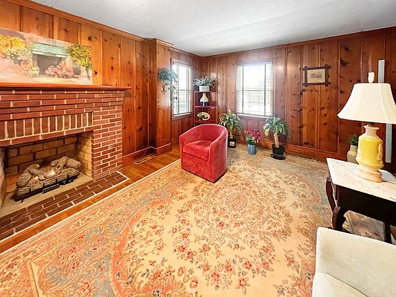 2nd image of 19 Woodlawn Hts