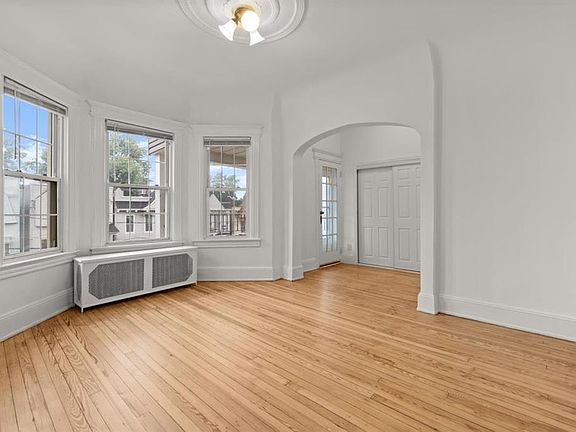 4th image of 174 Fairview Ave #2