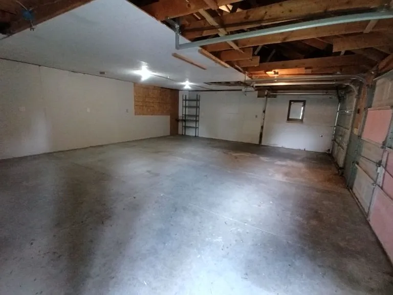 2044 Garrick Ave — Photo 9