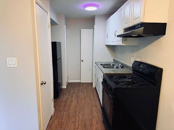 5th image of 109 S 9th St APT 203