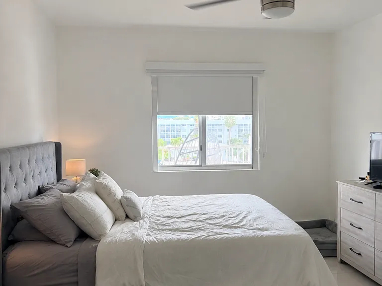 3755 NE 167th St — Photo 3