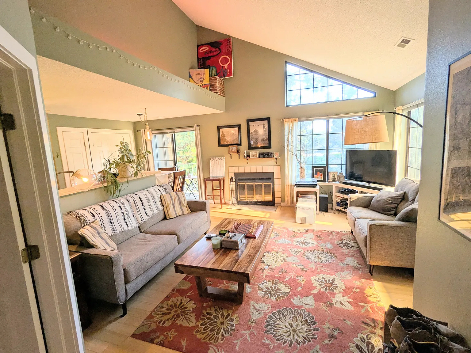 2 bed, 802 sqft, $2,200 — Photo 1