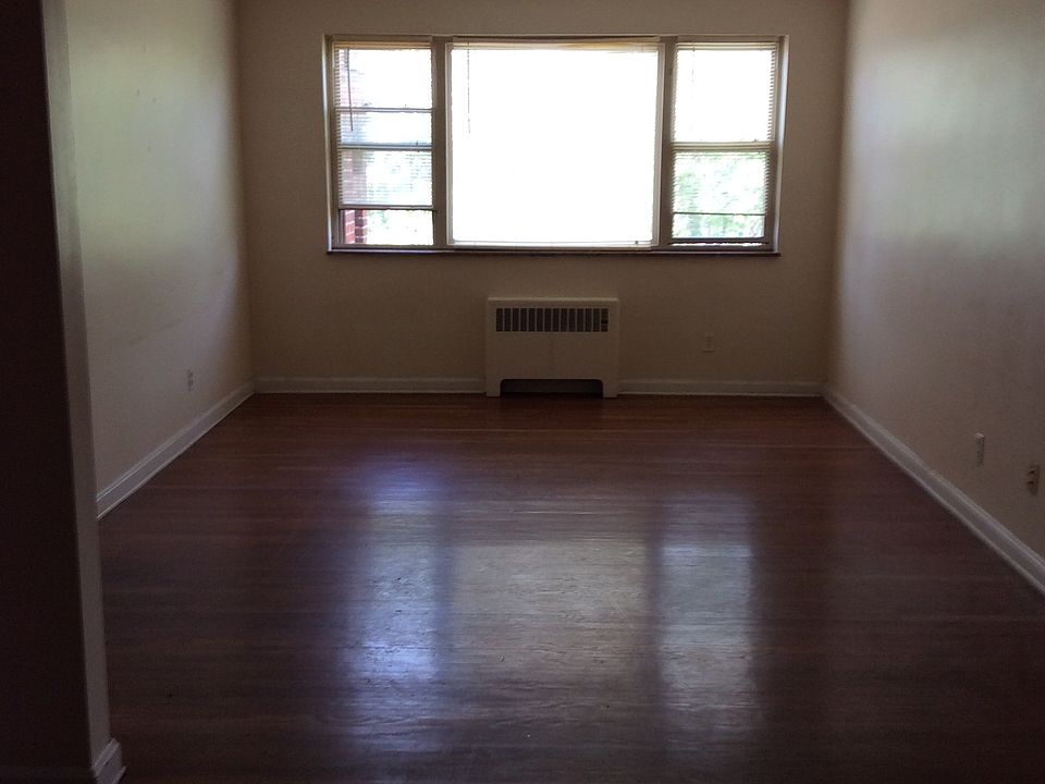 2nd image of 4404 W 8th St APT 5
