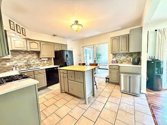 5th image of 221 Rowe Dr