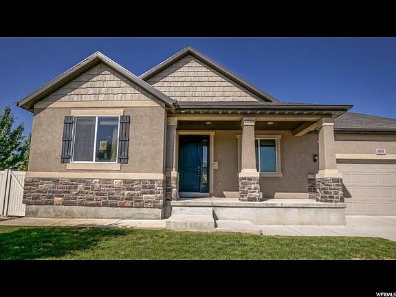 2nd image of 3808 N Meadow Springs Ln