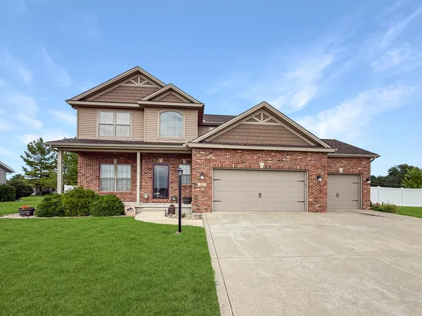 217 N Pointe Dr, Gifford, IL 61847