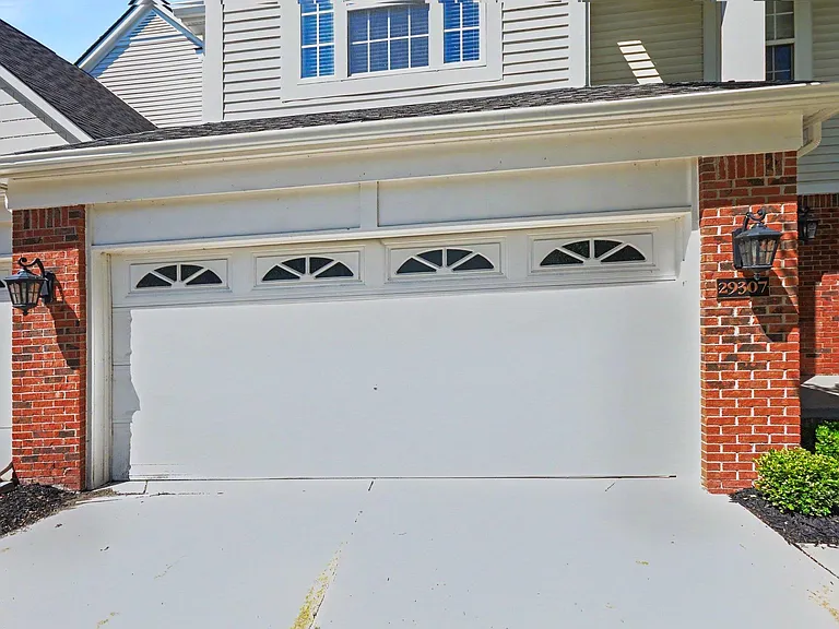 29307 Douglas Dr — Photo 2