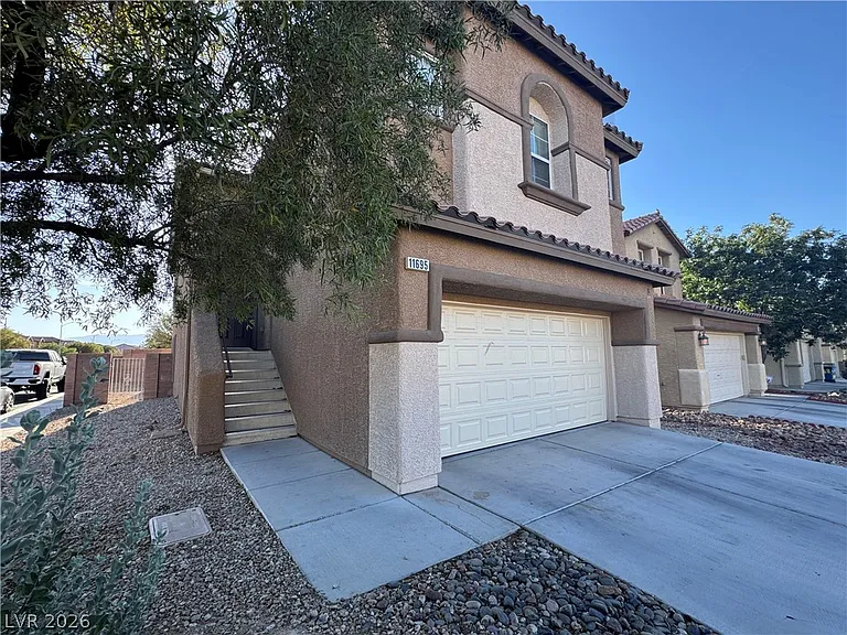 11695 Tierney Creek Dr — Photo 2