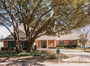 518 Gingerbread Ln, Waxahachie, TX 75165