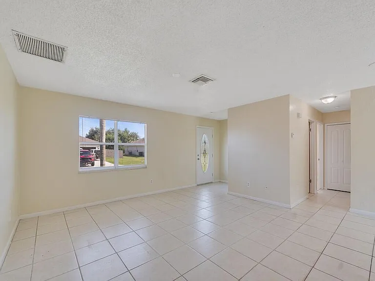 819 SW Amethist Ter — Photo 11