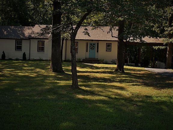 2nd image of 915 Highland Way