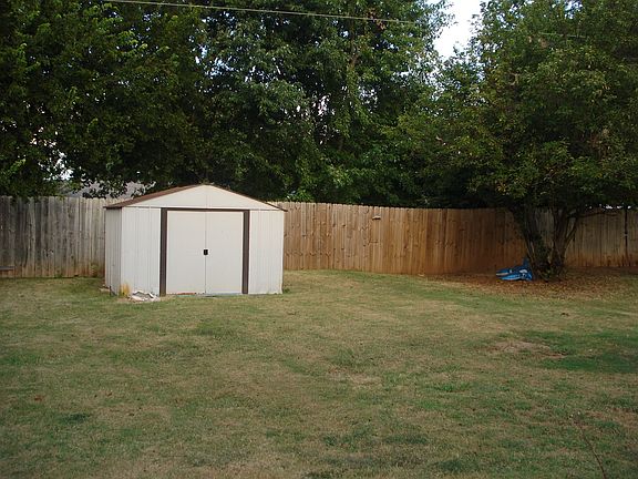 4th image of 604 N Morgan Dr