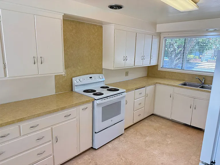 1670 Escalante St — Photo 16