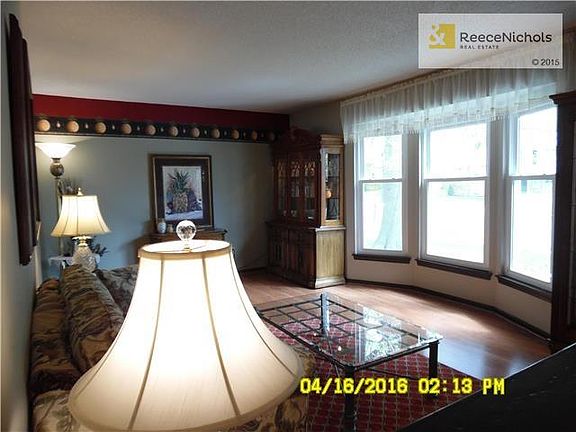 Plenty of natural lighting with bay window