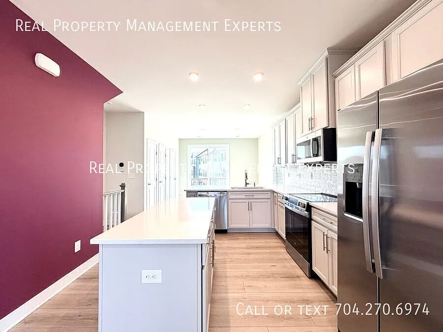 **Move In Special Beautiful 3br/3.5ba Townhouse In Charlotte! — Photo 4
