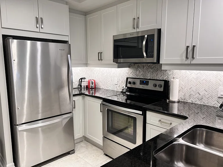 505 Talbot St — Photo 2