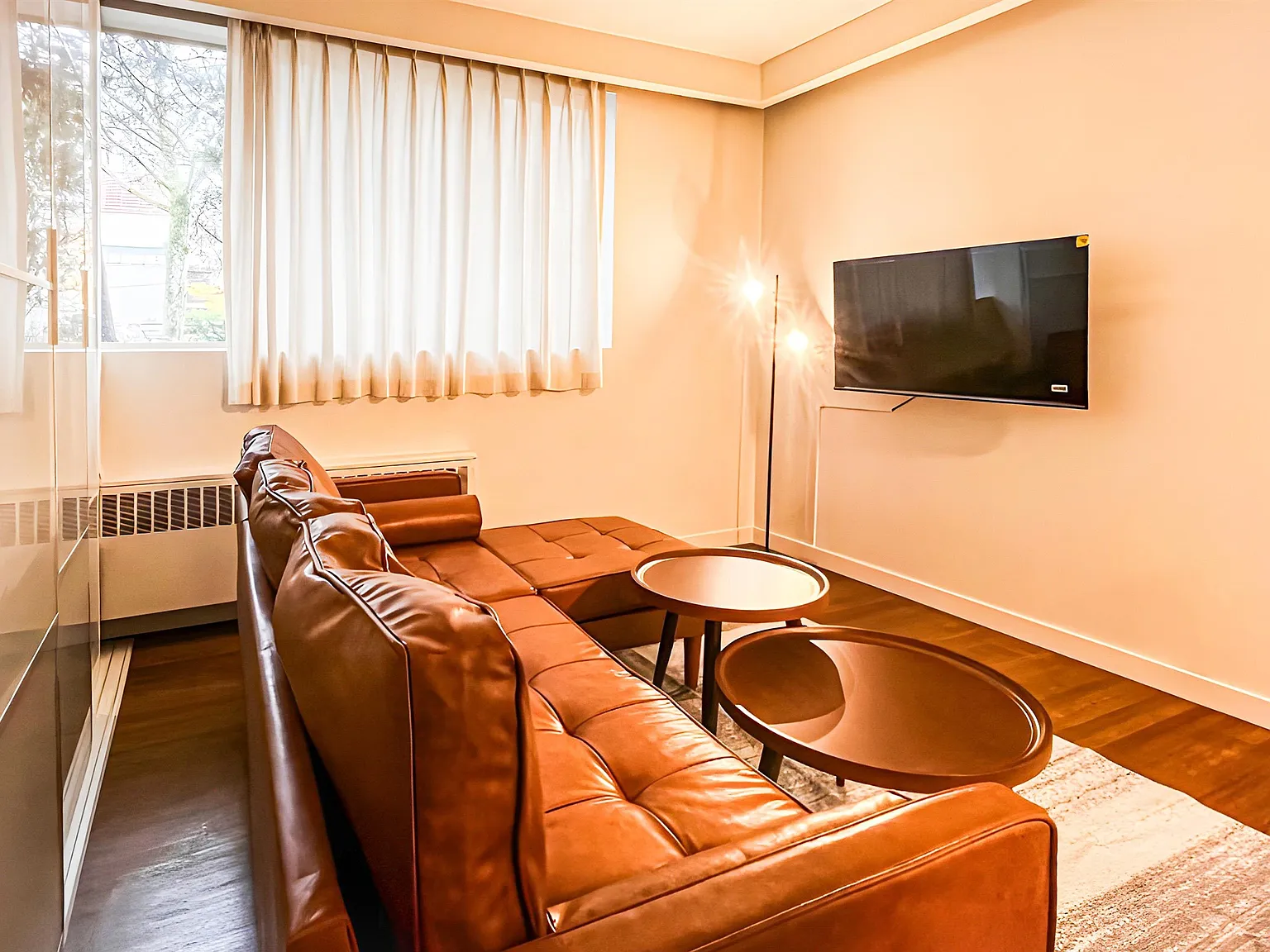 2 bed, 650 sqft, $2,590 — Photo 2