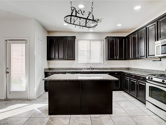 5th image of 7629 Jasmine Falls Dr