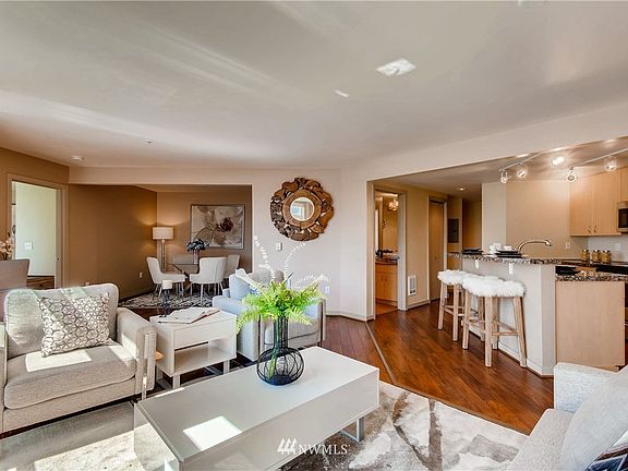5th image of 103 Bellevue Ave E APT 409