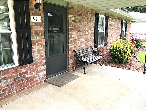 3rd image of 915 S Park Pl