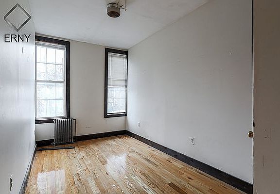 5th image of 189 Stanhope St APT 2l