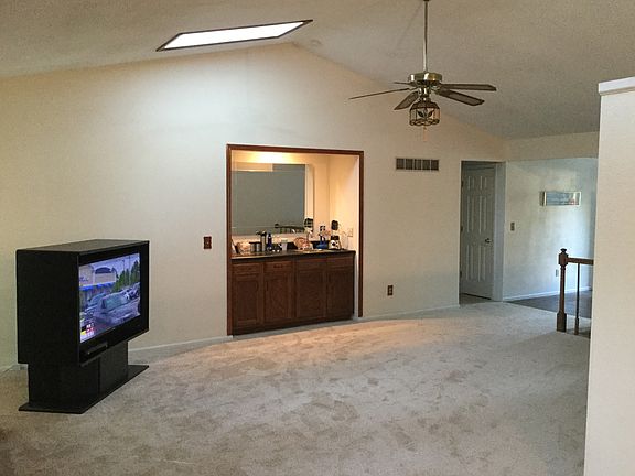 4th image of 62 Dawnridge Dr