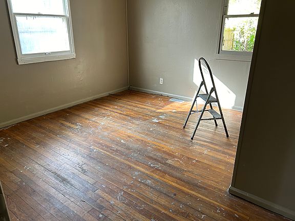 3rd image of 2405 Ledyard St