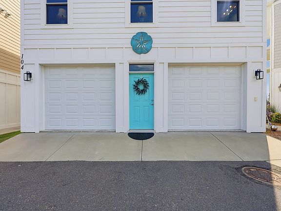 3rd image of 104 Marblehead Dr.