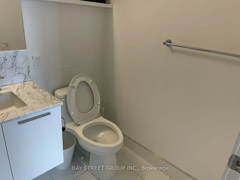 3 Gloucester St #1713 — Photo 2