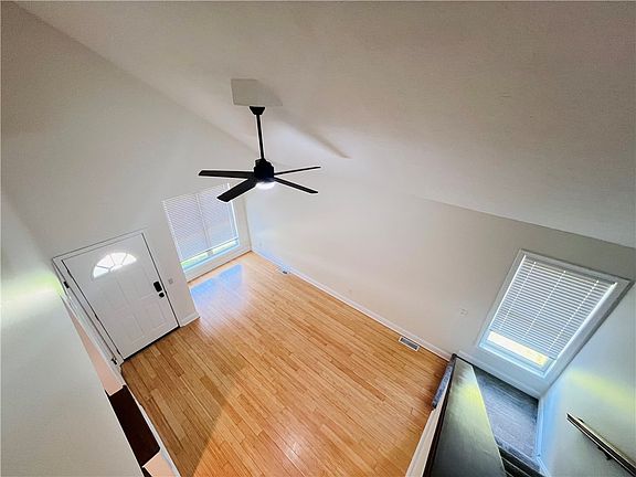 4th image of 131 Broxbourne Dr
