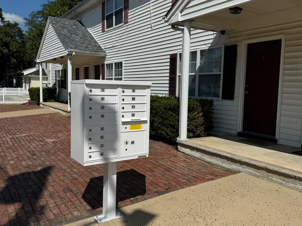 10 Cherry St, Monroe Township, NJ 08831