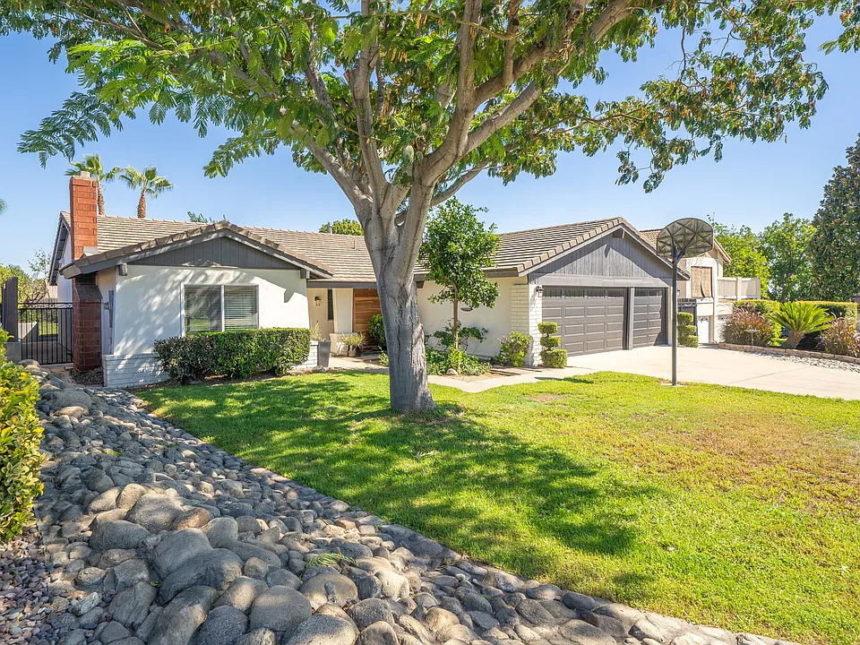 6761 Amberwood Dr