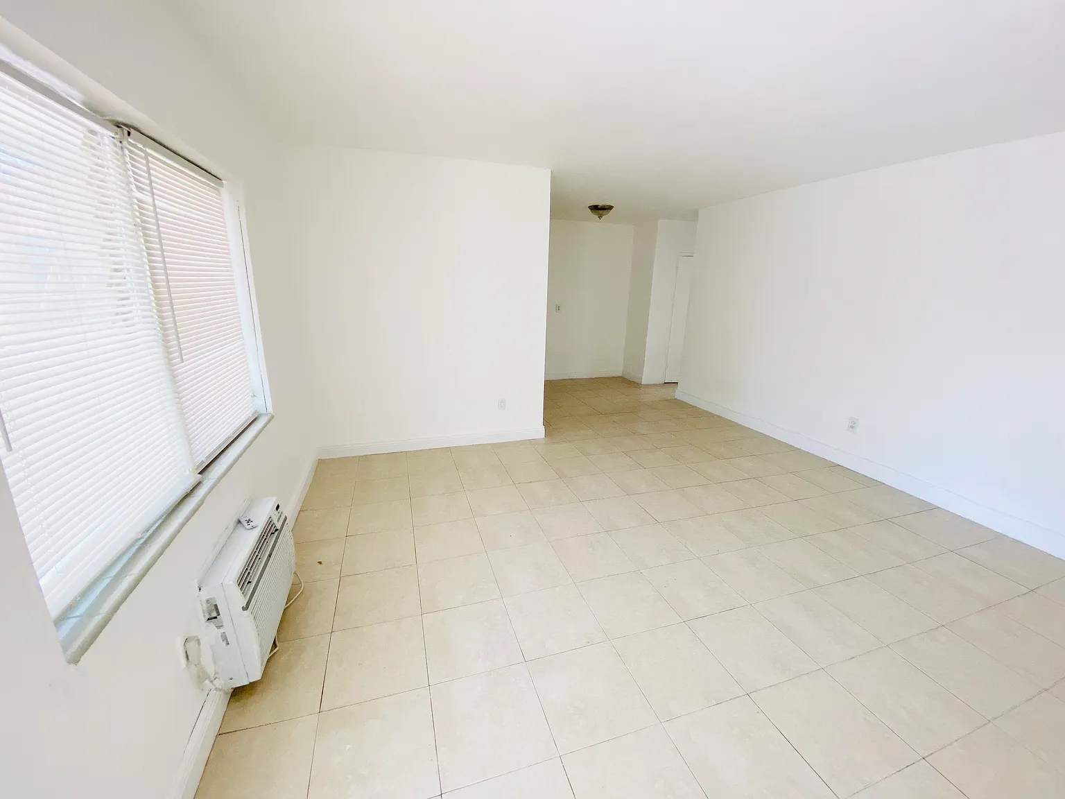 1 bed, 700 sqft, $1,700 — Photo 3