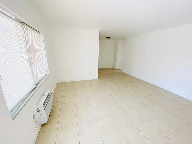 1957 Normandy Dr #2 — Photo 3