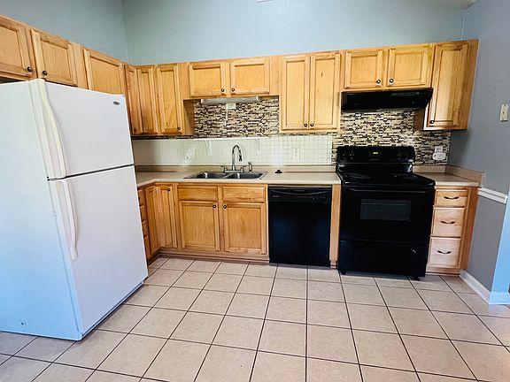 5th image of 812 Lost Grove Ln