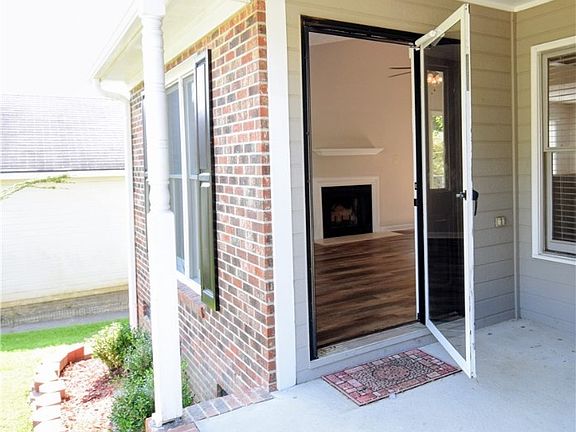 3rd image of 316 Nettletree Ln