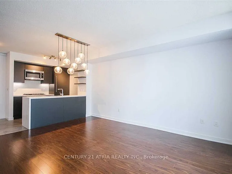 9 Spadina Ave #618 — Photo 8
