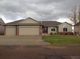 2204 S Camden Ave, Sioux Falls, SD 57106