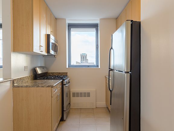 4th image of 235 W 48th St APT 8L