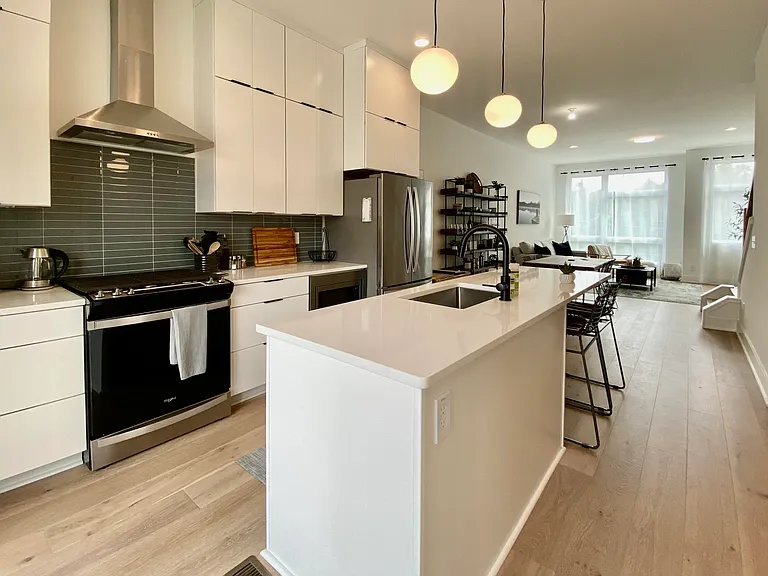 629 Queen St — Photo 14