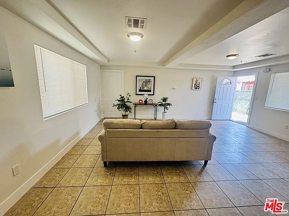 4th image of 601 W 84th St