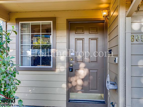 4th image of 6054-6056 SE Green Ct