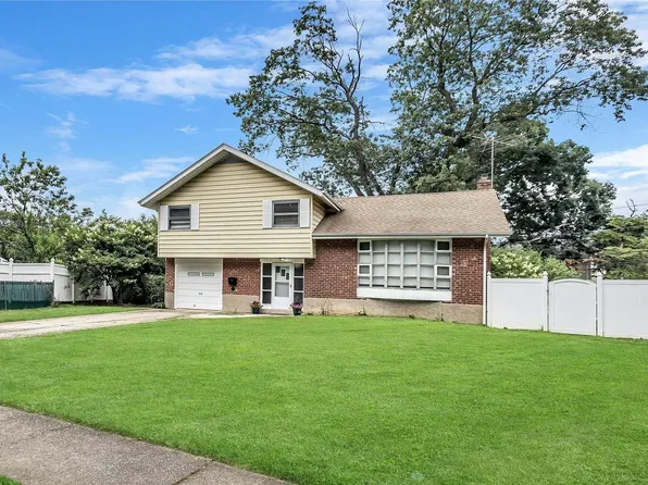 32 Northcote Road, Westbury, NY 11590