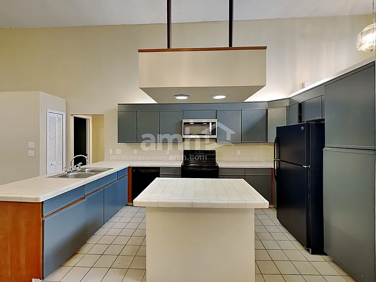4615 Tiffany Woods Cir — Photo 10