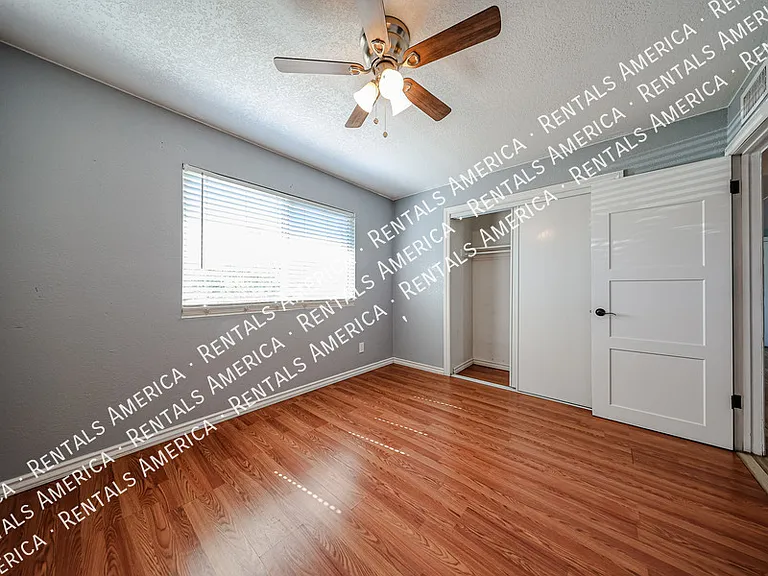 15851 N 23rd St — Photo 16