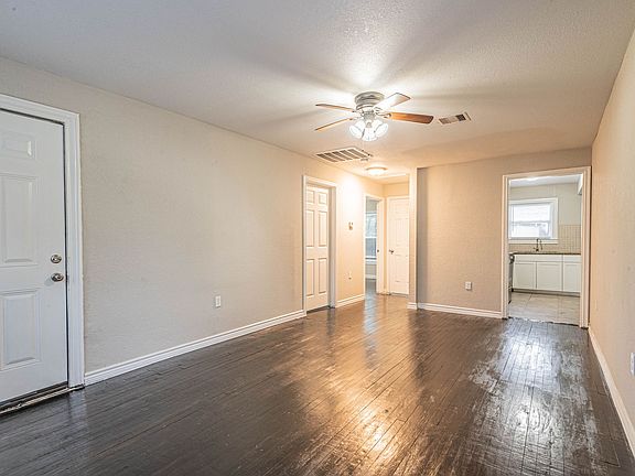 5th image of 429 18th Ave N