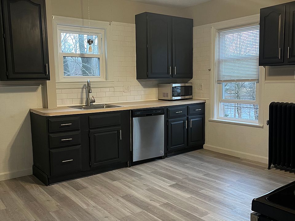 1st image of 1487 Smithfield Ave Floor 2
