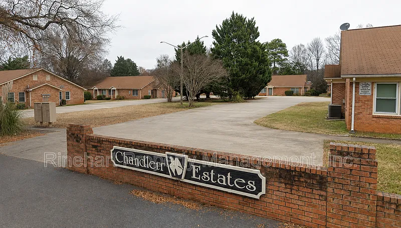 1110 Chandler Dr #101