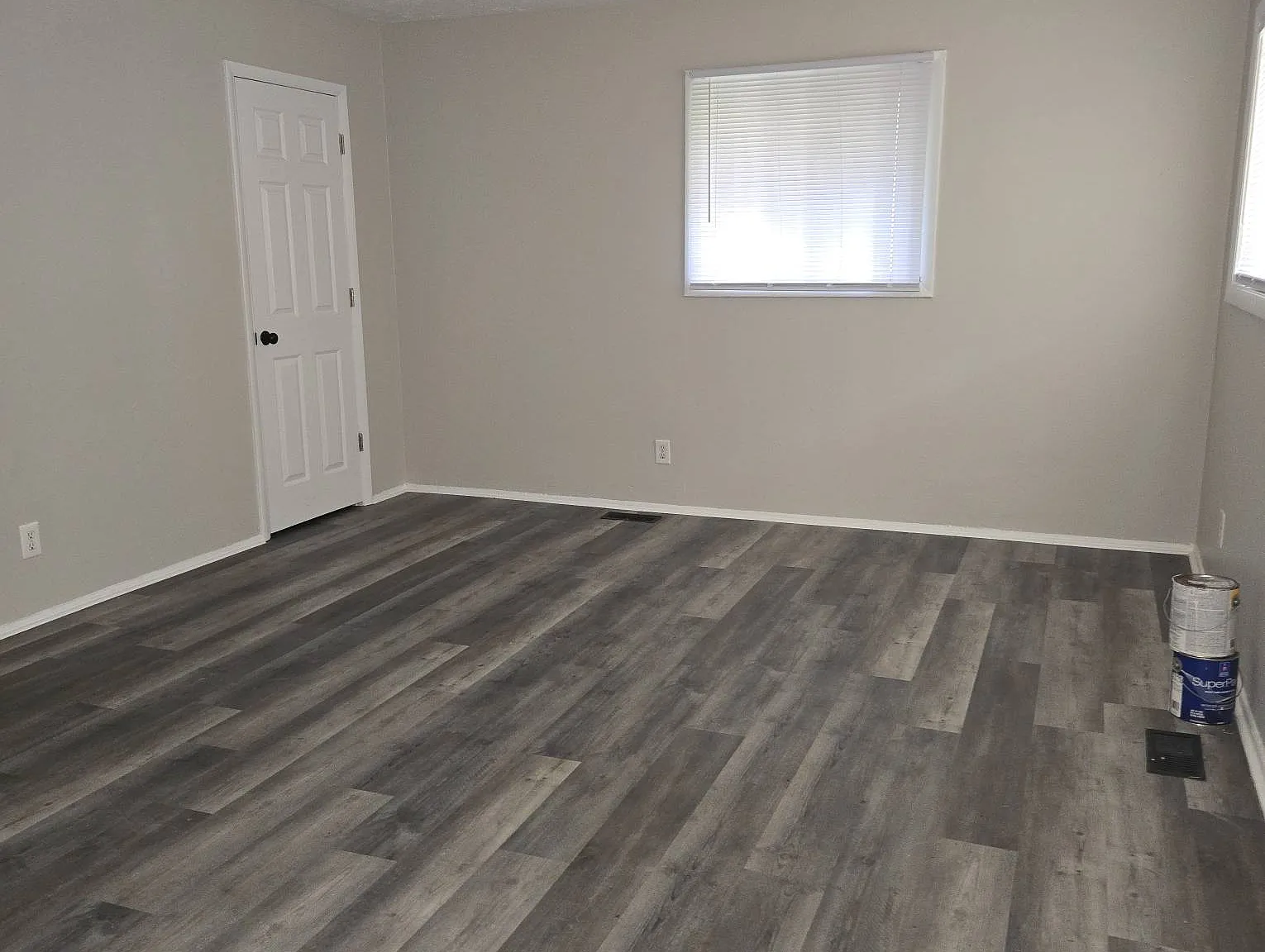 2817 East Riverside Drive - 1 — Photo 3
